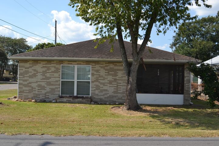 Property Photo:  702 Coulon Rd  LA 70301 