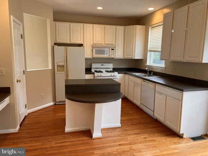 Property Photo: 21540 Harvest Green Terrace VA 20148