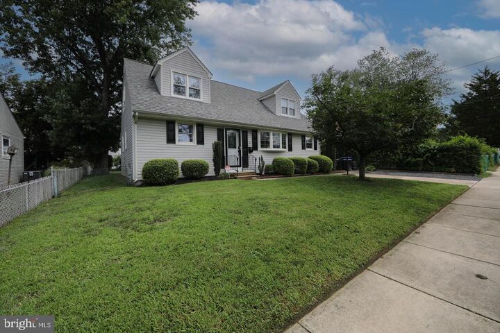 Property Photo:  37 Woodbine Avenue  NJ 08052 