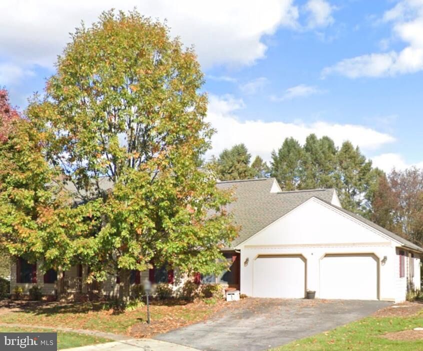Property Photo: 3 White Oak Court PA 17007