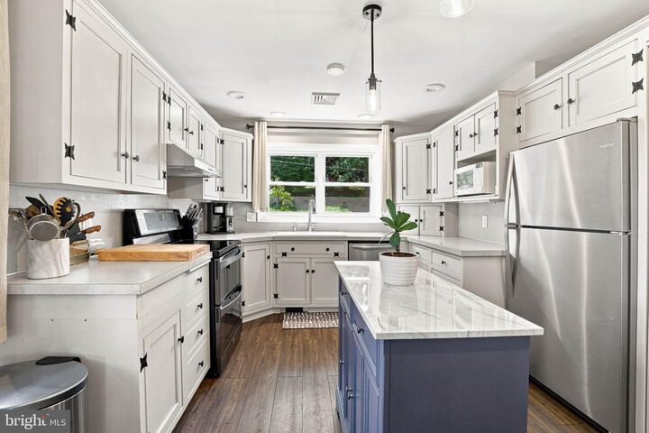 Property Photo: 250 N Maple Street PA 17522