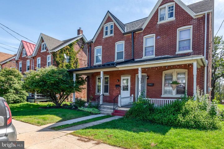 Property Photo:  328 E Jackson Street  PA 17557 