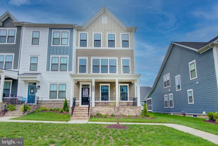 Property Photo: 42609 Houdini Rest Ter VA 20176