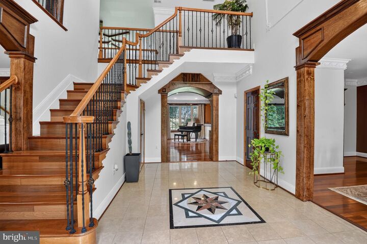 Property Photo: 5124 Kenwood Drive VA 22003