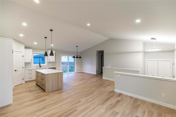 Property Photo:  32 Becki Cove  MB R0A 0V2 