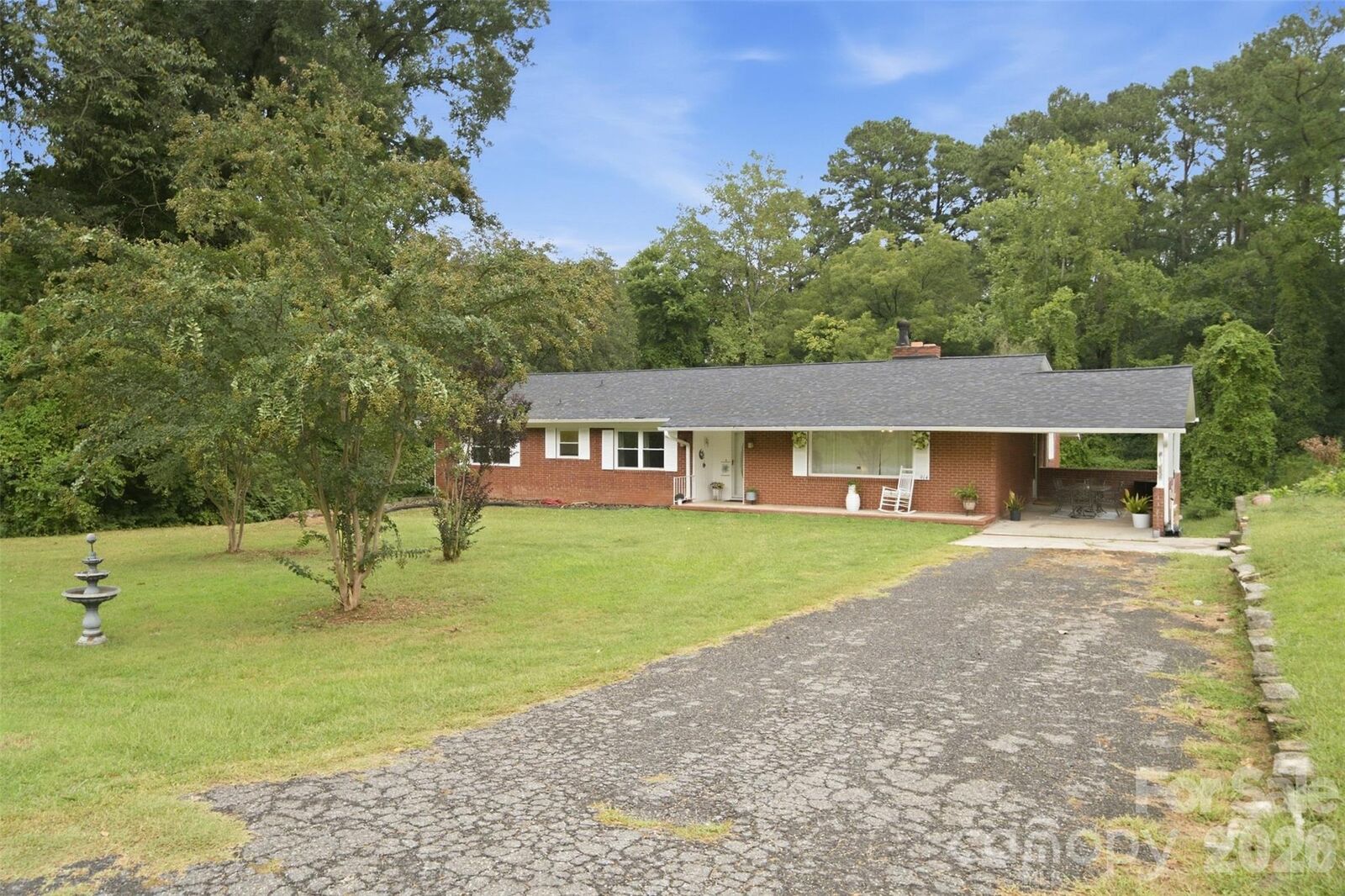 Property Photo: 914 Springdale Lane NC 28052