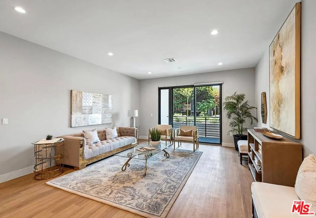 Property Photo:  1906 Overland Ave, Unit 203  CA 90025 