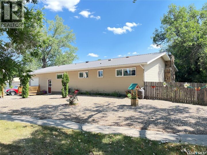 Property Photo:  202 Hood Street  SK S0N 1N0 