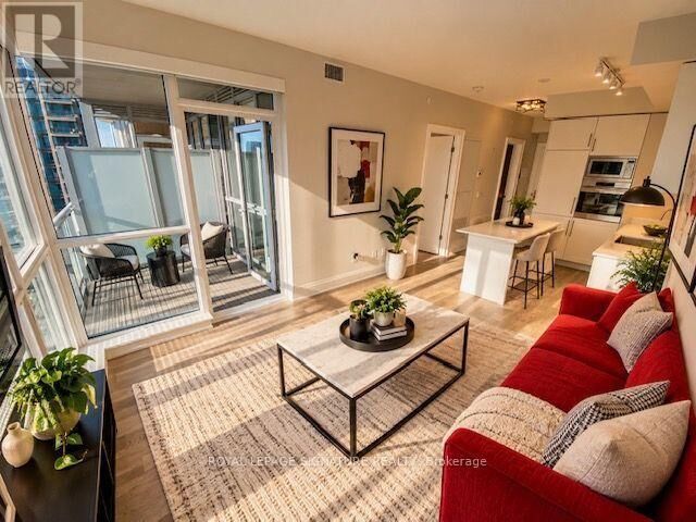 Property Photo: 88 Cumberland Street 1003 ON M5R 1A3