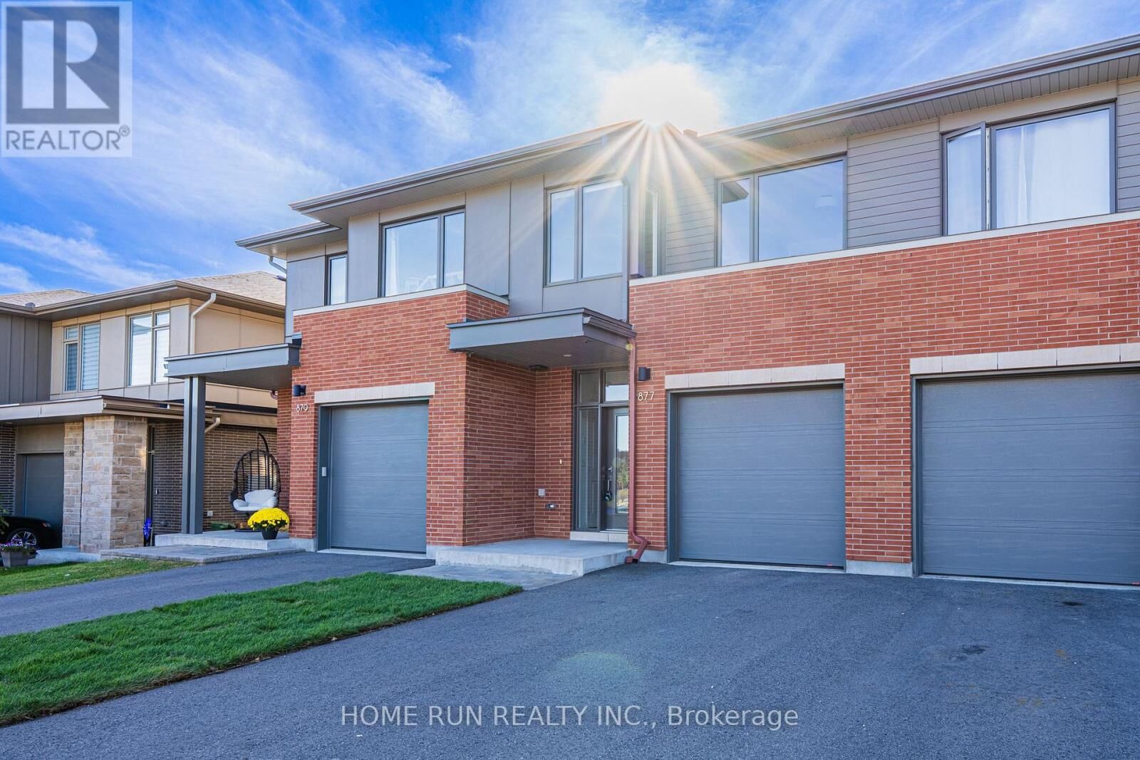 Property Photo:  877 Moses Tennisco Street  ON K1K 5A2 