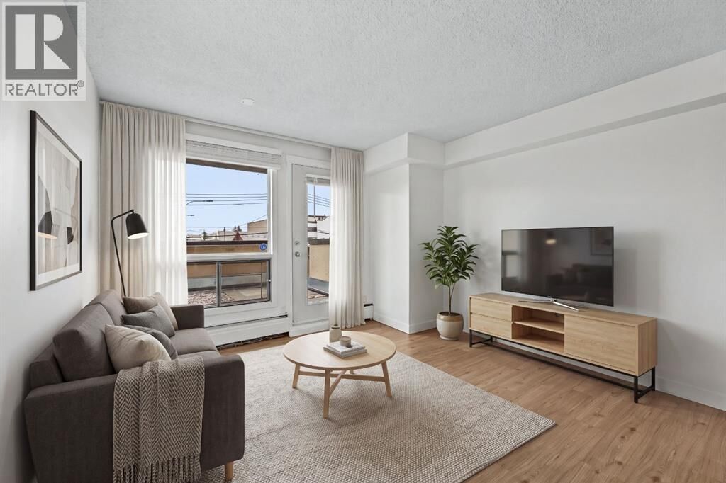 Property Photo:  1334 12 Avenue Southwest  AB T3C 3R9 