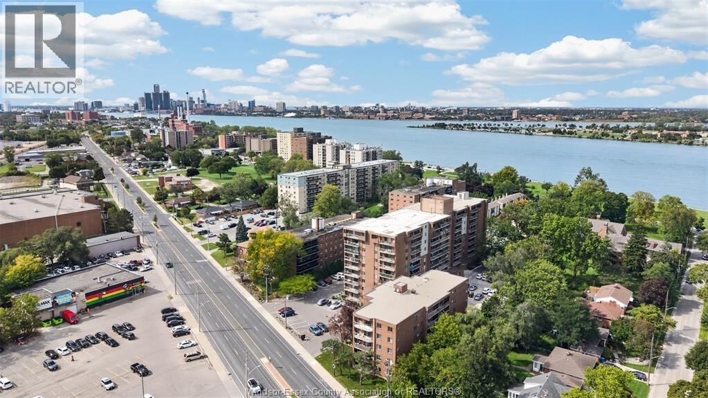 Property Photo:  3936 Wyandotte Street East 810  ON N8Y 4V1 