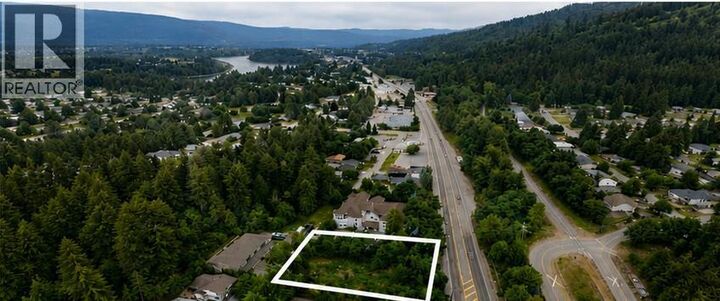 Property Photo:  667 Columbia Avenue  BC V1N 1G9 