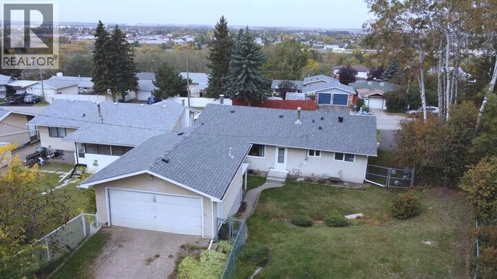 Property Photo:  5007 42 Street  AB T4J 1C4 
