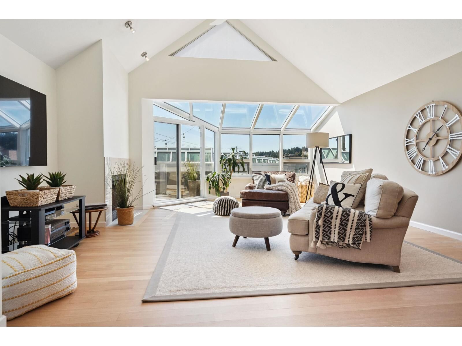Property Photo:  1107 Elm Street  BC V4B 1C1 