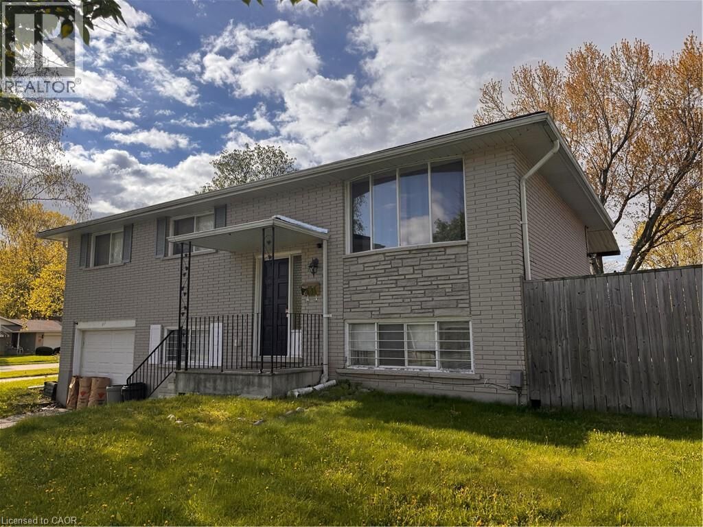 Property Photo:  511 Havelock Drive  ON N2L 4N8 