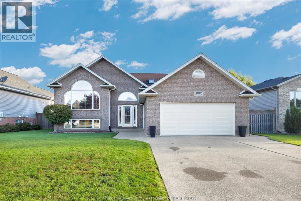 Property Photo:  237 Woodview Drive  ON N8M 3E9 
