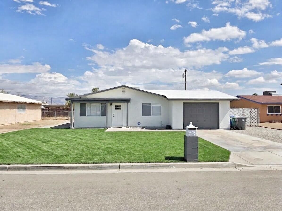 Property Photo: 43186 Nairobi Drive CA 92201