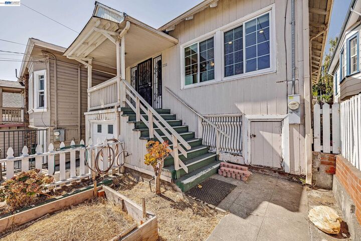 Property Photo: 2711 13th Ave CA 94606