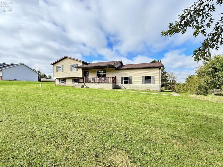 Property Photo: 122 S County Road 17 OH 44883