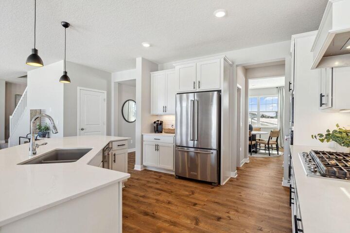Property Photo:  925 Foxglove Terrace  MN 55387 