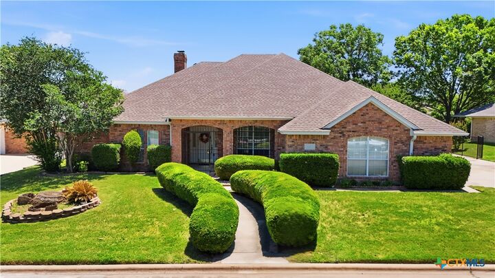 Property Photo: 2117 Lakeview Loop TX 76543