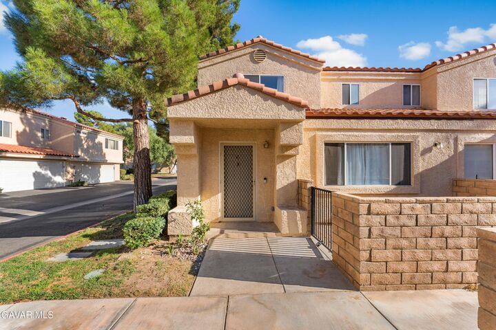 Property Photo:  43465 30th Street Unit 4  CA 93536 