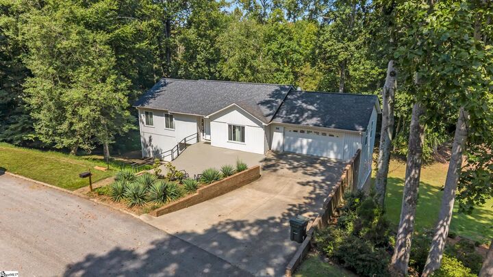 Property Photo: 206 Holly Park Drive SC 29681