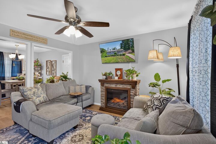 Property Photo: 116 Oak Ridge Circle SC 29678