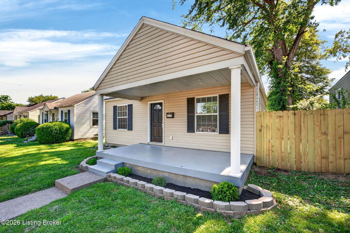 Property Photo:  4327 S 1st St  KY 40214 