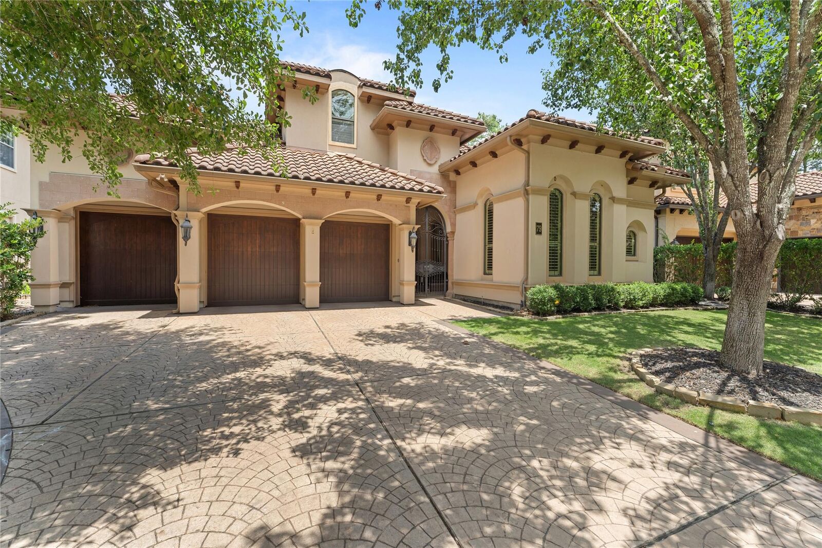 Property Photo:  79 Golden Scroll Circle  TX 77382 