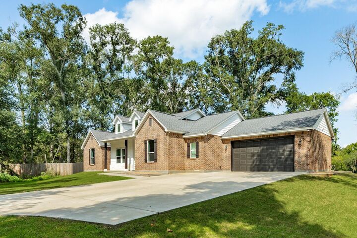 Property Photo: 1219 Chuckwagon Court TX 77515