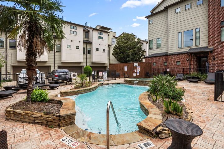 Property Photo: 1604 White Street TX 77007