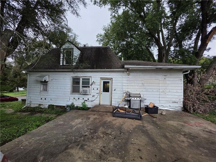 Property Photo:  705 Thompson Avenue  MO 64504 