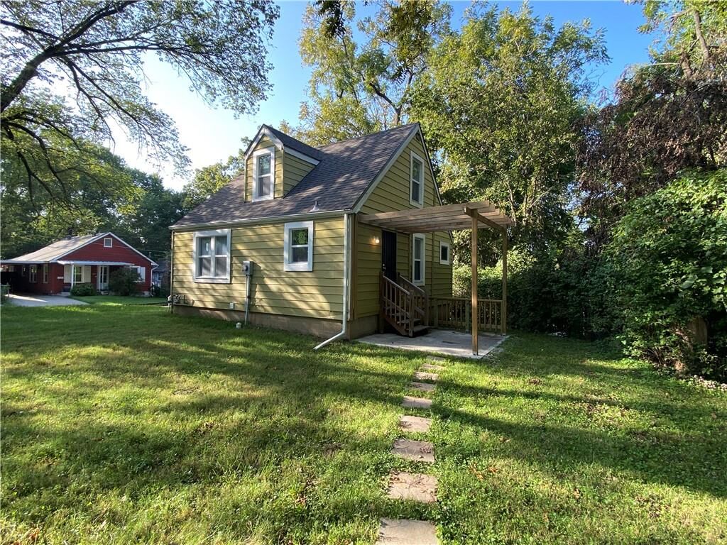 Property Photo:  1229 S Crisp Street  MO 64052 