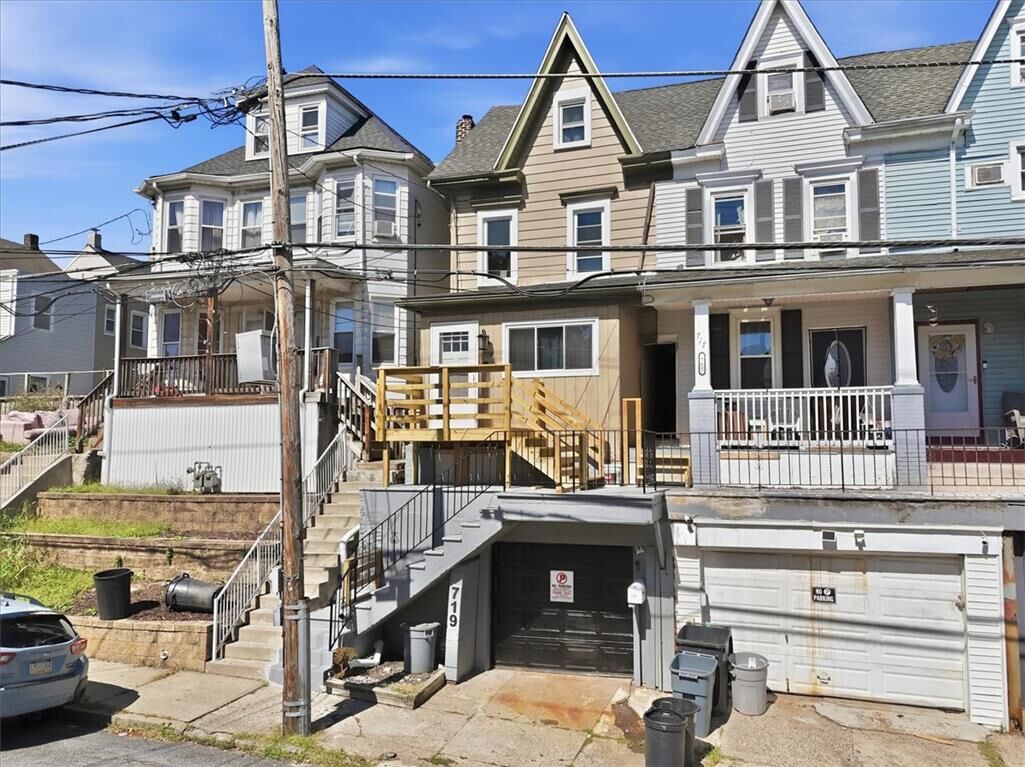 Property Photo:  719 Bushkill Street  PA 18042 