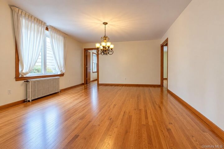 Property Photo:  12 Balfour Street 1  NY 10305 