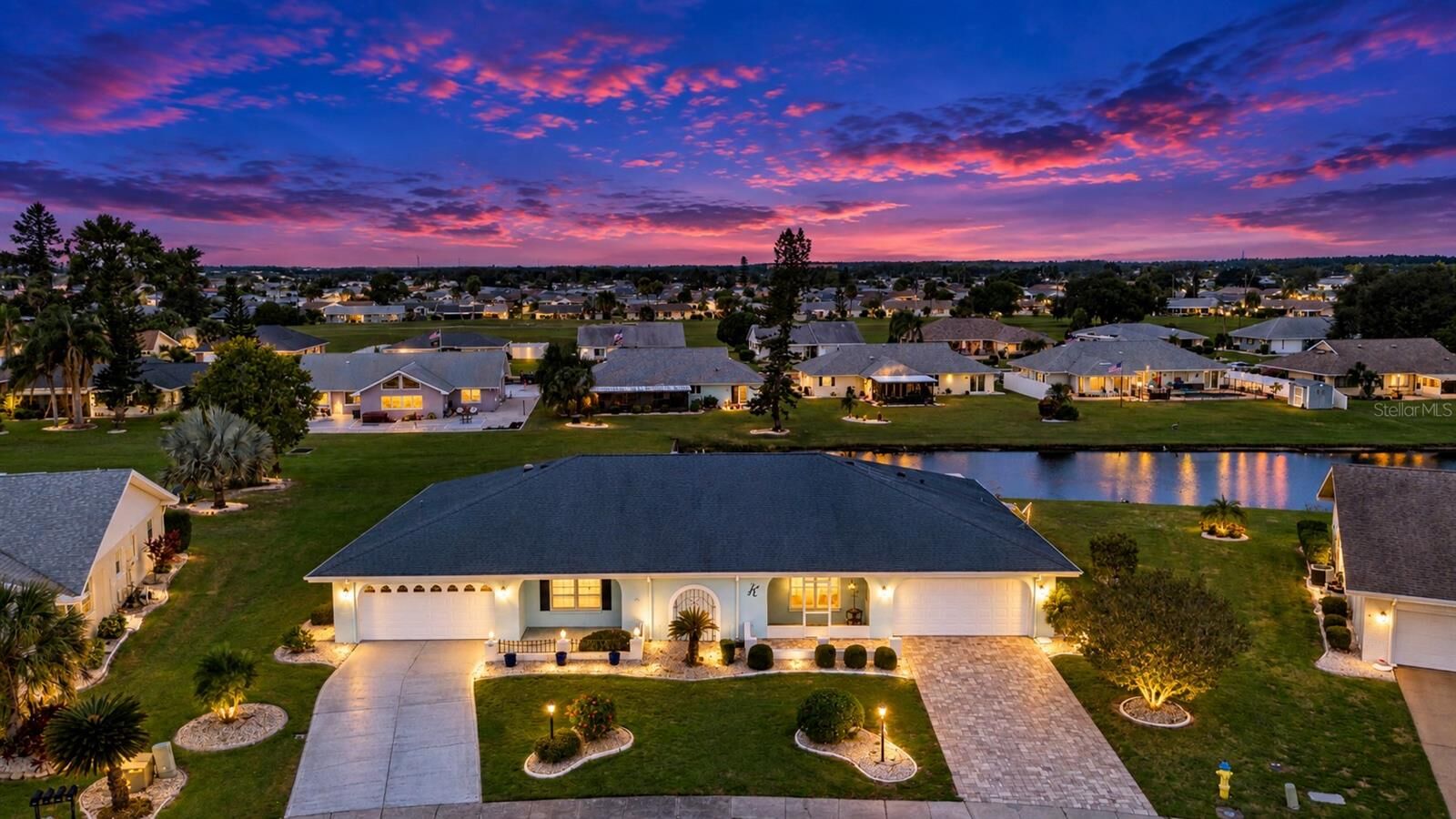 Property Photo:  1308 Bluewater Drive  FL 33573 