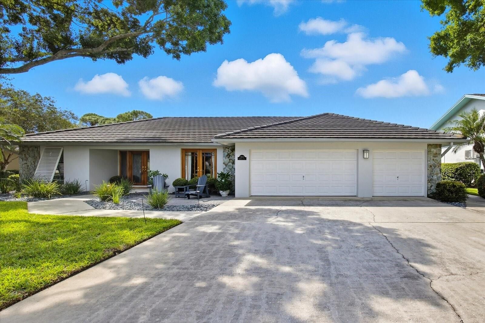 Property Photo:  2900 Sandpiper Place  FL 33762 
