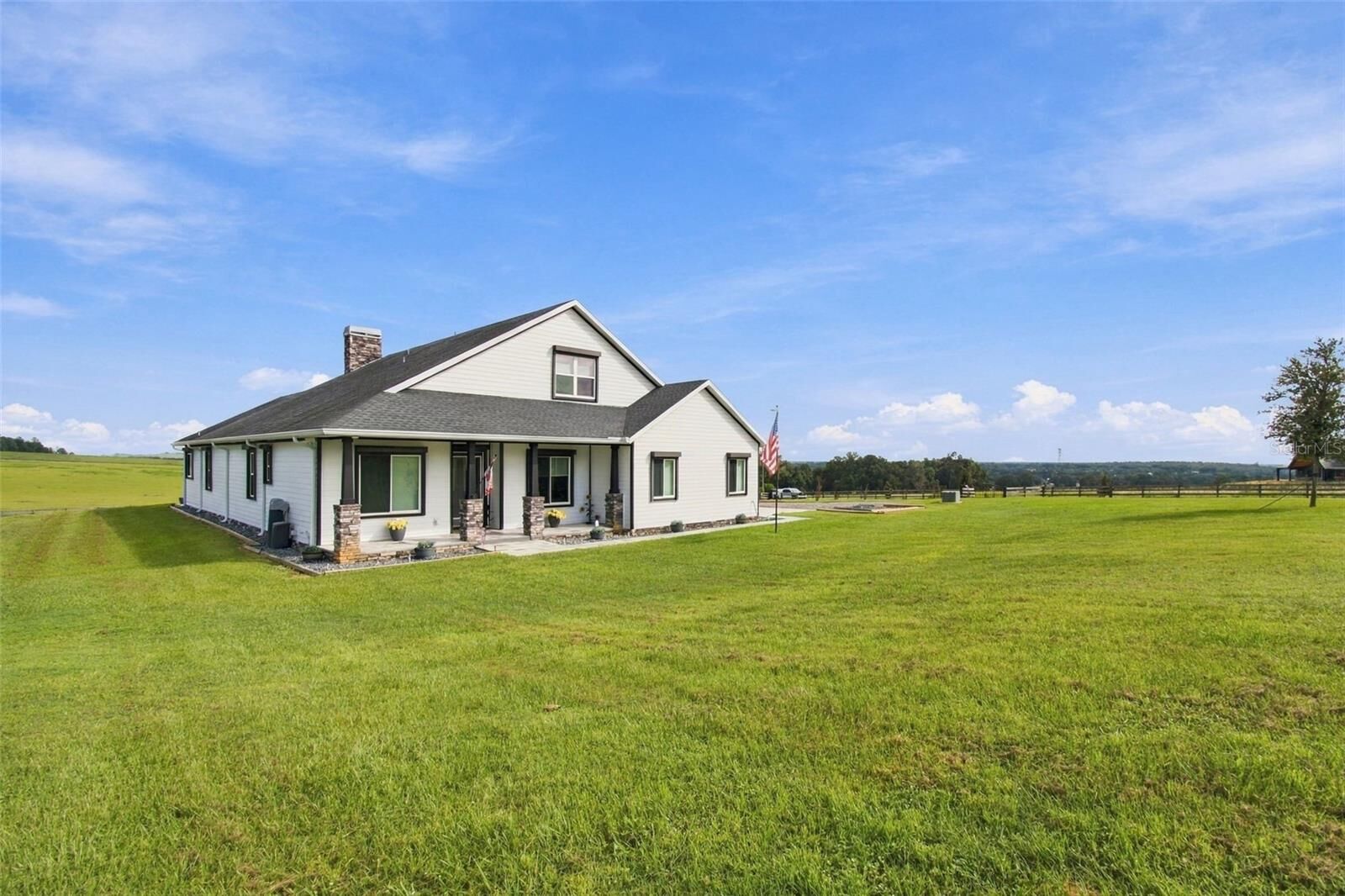 Property Photo:  16705 Hilltop Horizons Place  FL 33523 