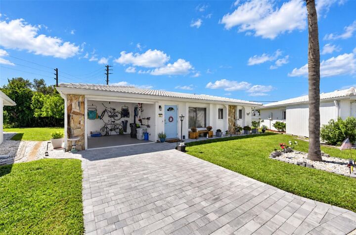 Property Photo:  82 Circlewood Drive A3-4  FL 34293 