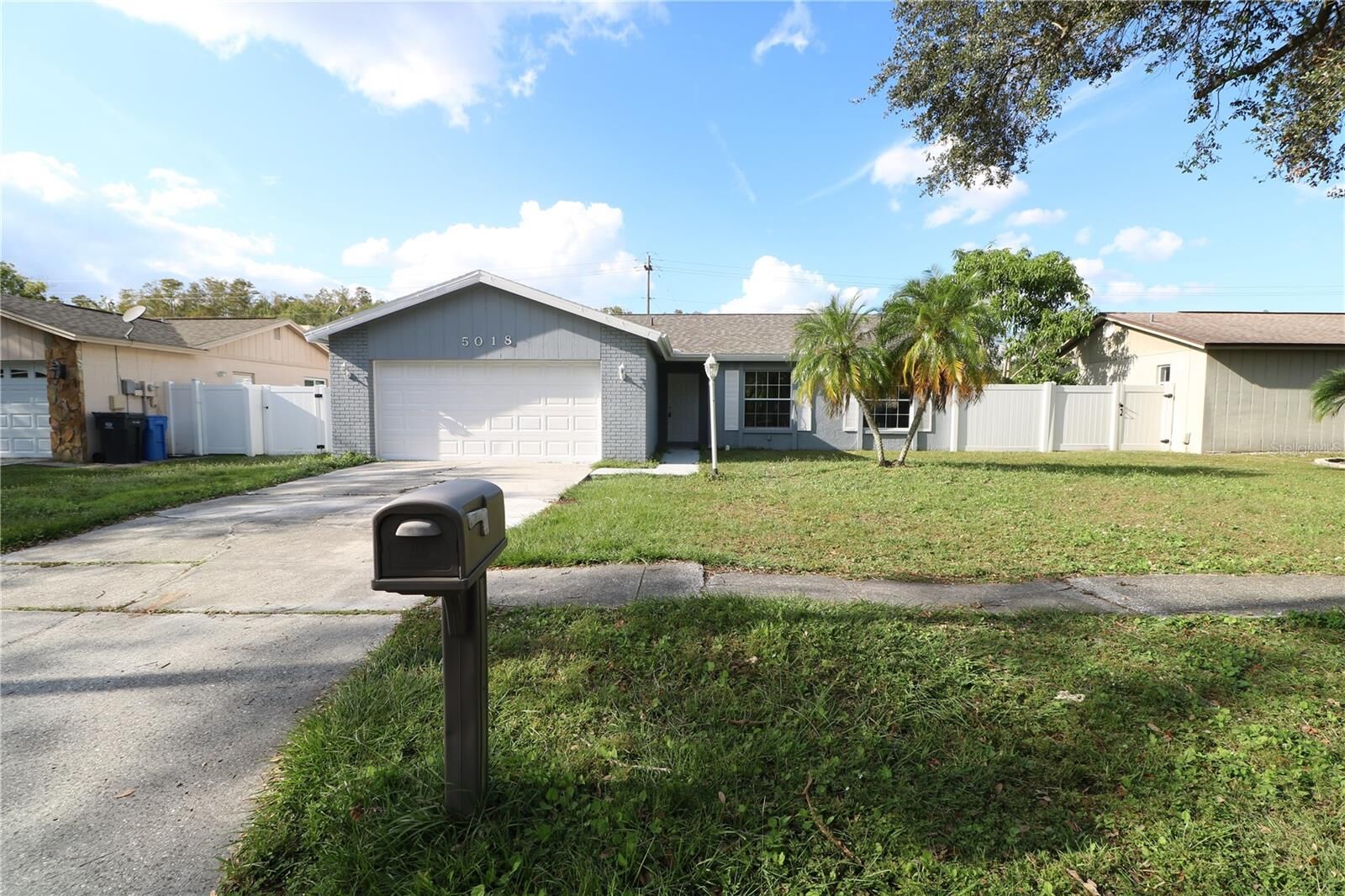 Property Photo: 5018 Oakshire Drive FL 33625