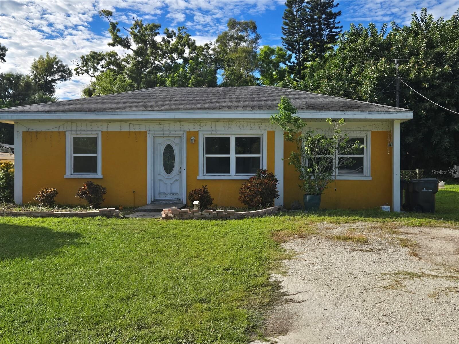 Property Photo: 3314 Williamsburg Street FL 34231