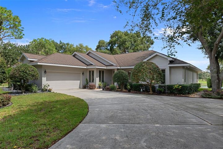 Property Photo: 3215 N Pinelake Village Point FL 34461