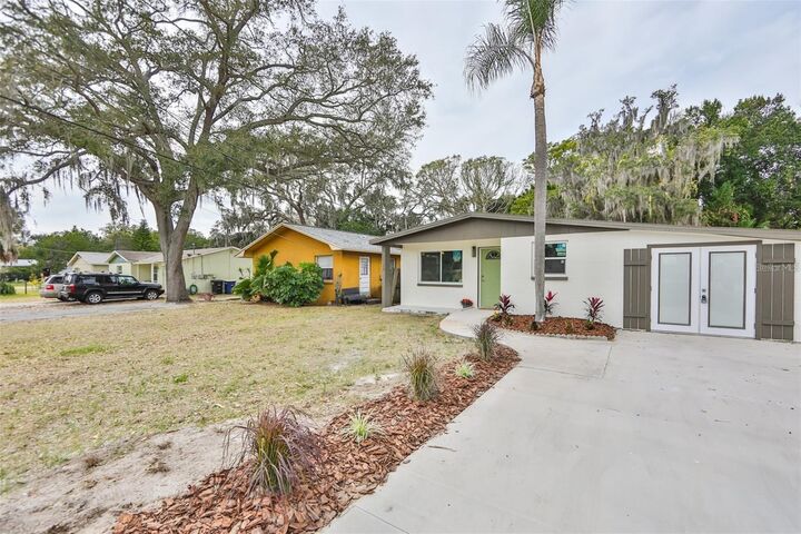 Property Photo:  2028 N Betty Lane  FL 33755 