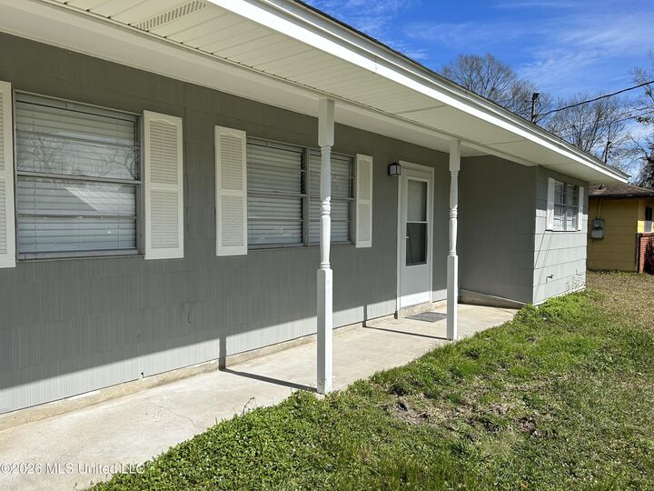 Property Photo:  211 Woodland Circle  MS 39564 