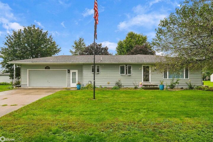 Property Photo: 208 3rd Street NE IA 50247