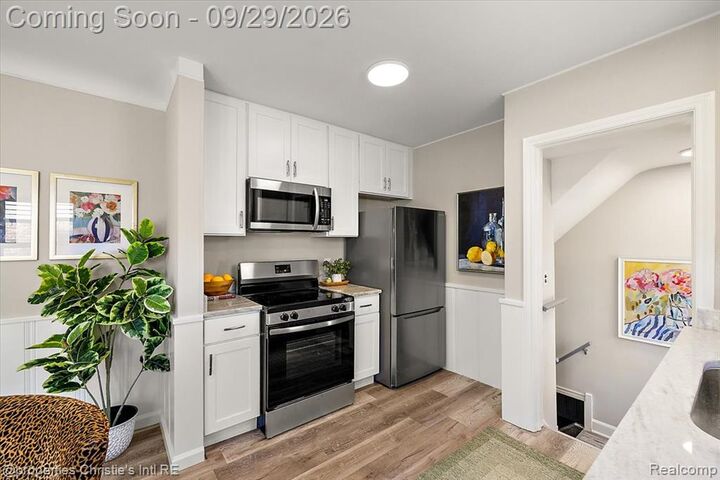 Property Photo:  1544 Hampton Road  MI 48236 1304 