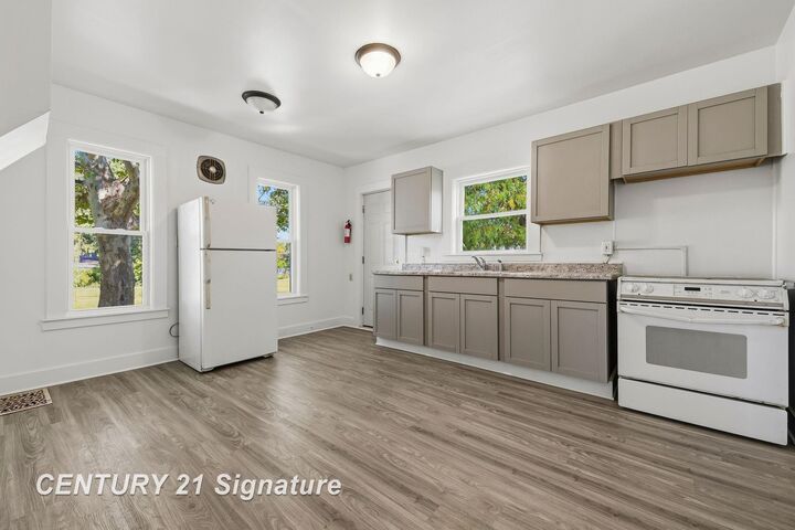 Property Photo:  928 N Webster Street  MI 48602 