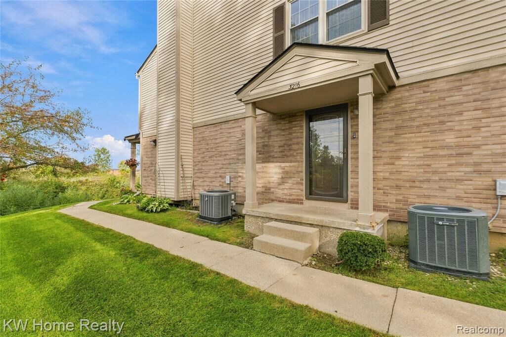 Property Photo:  3216 High Pointe Ridge Road  MI 48359 1178 